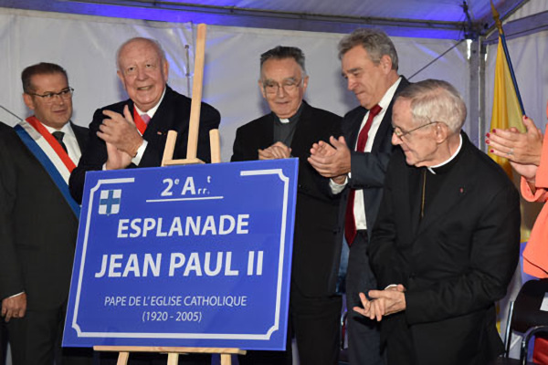 Bienvenue sur l’Esplanade Jean-Paul II de Marseille